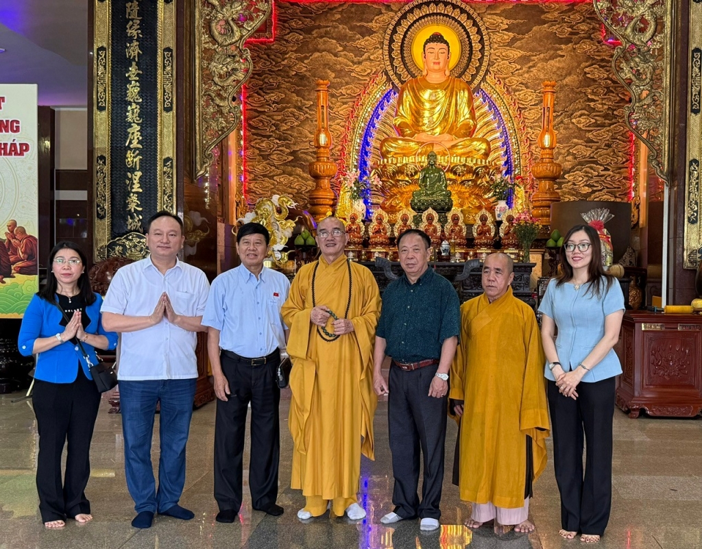 Thiếu tướng, Anh hùng LLVTND Vũ Hùng Vương thăm và làm việc với Ban Trị sự Giáo hội Phật giáo Việt Nam tỉnh Vĩnh Long