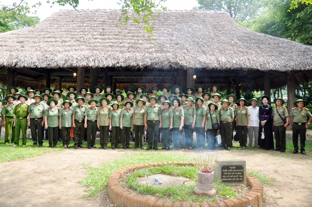 Giữ lửa truyền thống anh hùng qua hành trình về nguồn của lực lượng Công an chi viện chiến trường miền Nam Giữ lửa truyền thống anh hùng qua hành trình về nguồn của lực lượng Công an chi viện chiến trường miền Nam