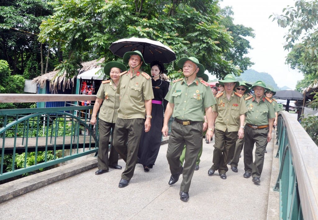 Giữ lửa truyền thống anh hùng qua hành trình về nguồn của lực lượng Công an chi viện chiến trường miền Nam Giữ lửa truyền thống anh hùng qua hành trình về nguồn của lực lượng Công an chi viện chiến trường miền Nam