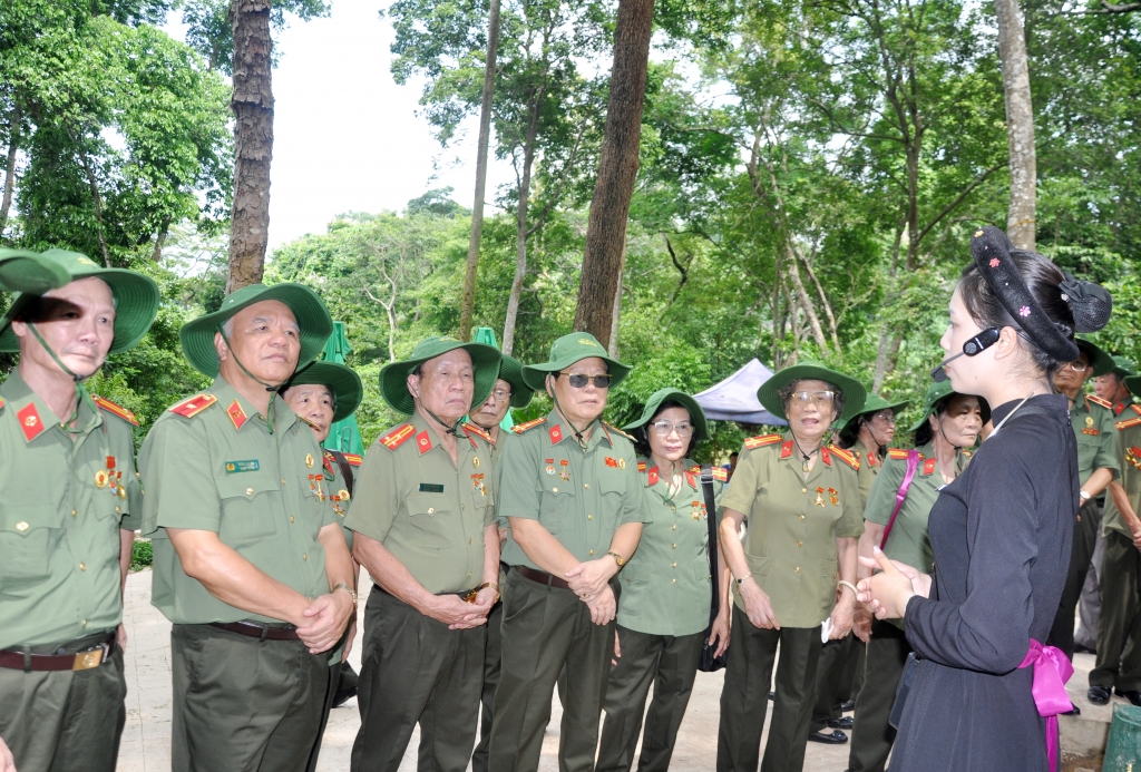Giữ lửa truyền thống anh hùng qua hành trình về nguồn của lực lượng Công an chi viện chiến trường miền Nam Giữ lửa truyền thống anh hùng qua hành trình về nguồn của lực lượng Công an chi viện chiến trường miền Nam