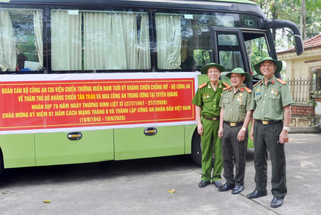Giữ lửa truyền thống anh hùng qua hành trình về nguồn của lực lượng Công an chi viện chiến trường miền Nam Giữ lửa truyền thống anh hùng qua hành trình về nguồn của lực lượng Công an chi viện chiến trường miền Nam