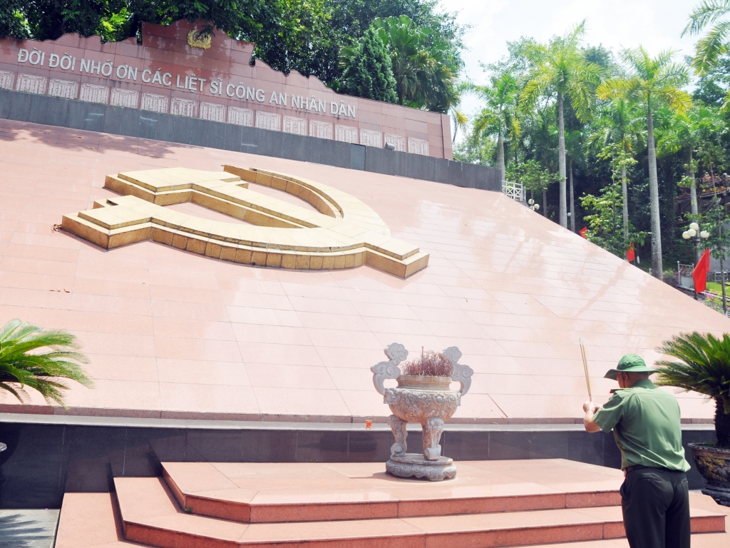 Giữ lửa truyền thống anh hùng qua hành trình về nguồn của lực lượng Công an chi viện chiến trường miền Nam Giữ lửa truyền thống anh hùng qua hành trình về nguồn của lực lượng Công an chi viện chiến trường miền Nam