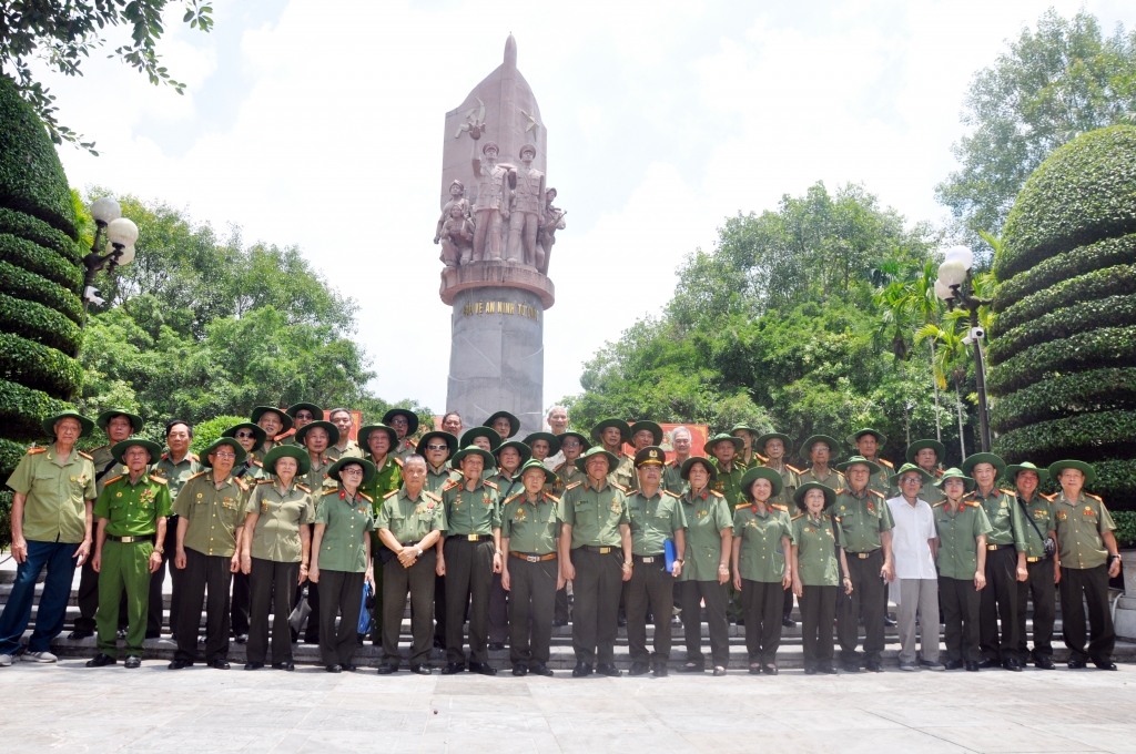 Giữ lửa truyền thống anh hùng qua hành trình về nguồn của lực lượng Công an chi viện chiến trường miền Nam Giữ lửa truyền thống anh hùng qua hành trình về nguồn của lực lượng Công an chi viện chiến trường miền Nam