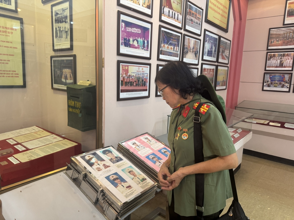 Giữ lửa truyền thống anh hùng qua hành trình về nguồn của lực lượng Công an chi viện chiến trường miền Nam Giữ lửa truyền thống anh hùng qua hành trình về nguồn của lực lượng Công an chi viện chiến trường miền Nam
