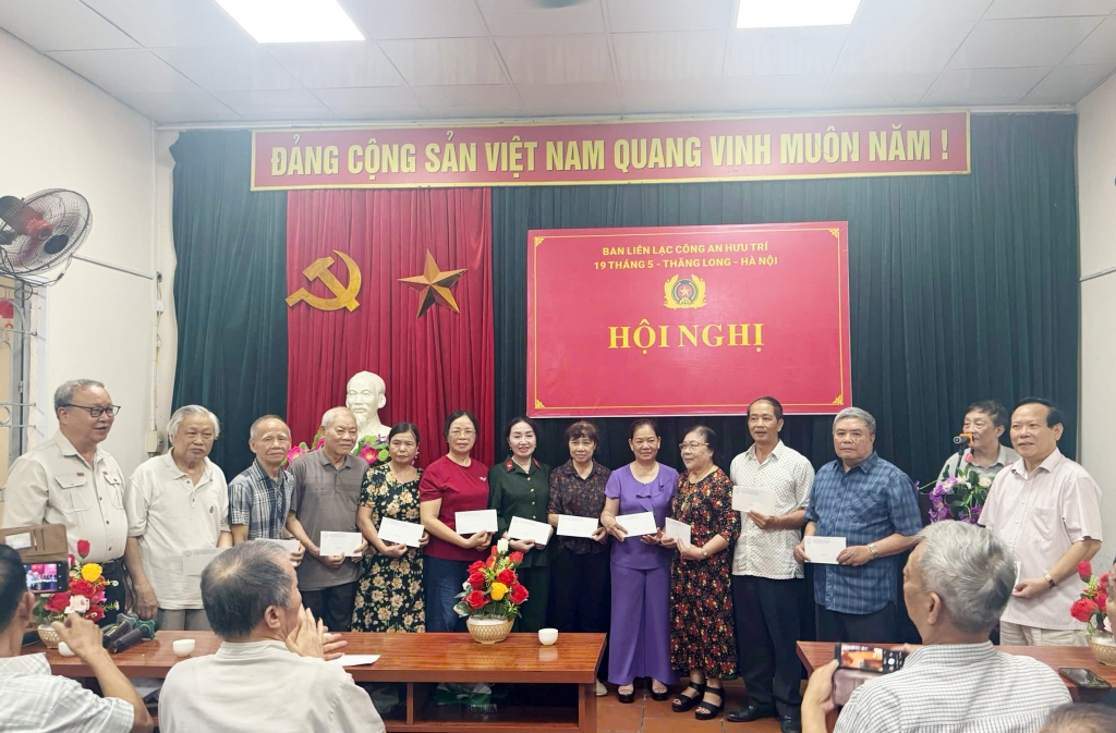 Ban liên lạc Công an hưu trí 19/5 Thăng Long   Hà Nội tri ân hội viên nhân ngày Thương binh - Liệt sĩ 27/7