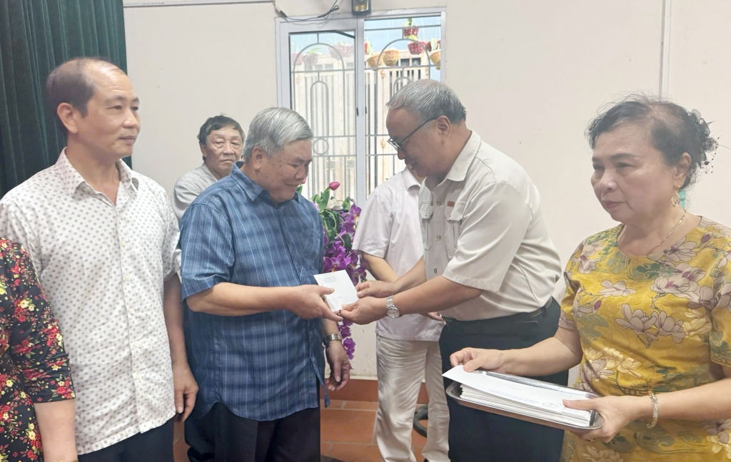 Ban liên lạc Công an hưu trí 19/5 Thăng Long   Hà Nội tri ân hội viên nhân ngày Thương binh - Liệt sĩ 27/7