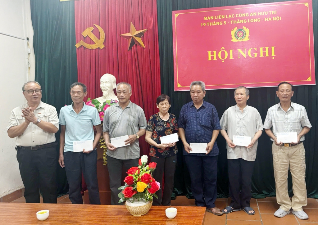 Ban liên lạc Công an hưu trí 19/5 Thăng Long - Hà Nội tri ân hội viên nhân ngày Thương binh - Liệt sĩ 27/7