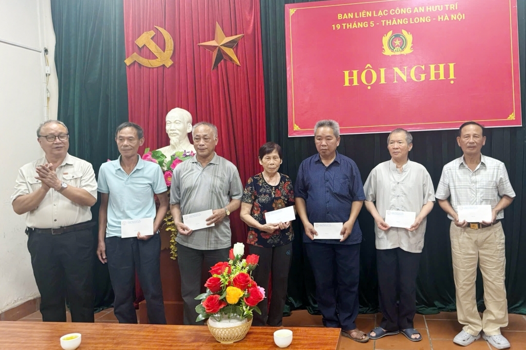 Ban liên lạc Công an hưu trí 19/5 - Thăng Long - Hà Nội tri ân hội viên nhân ngày Thương binh - Liệt sĩ 27/7