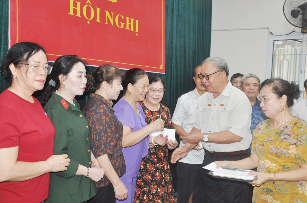 Ban liên lạc Công an hưu trí 19/5 Thăng Long   Hà Nội tri ân hội viên nhân ngày Thương binh - Liệt sĩ 27/7