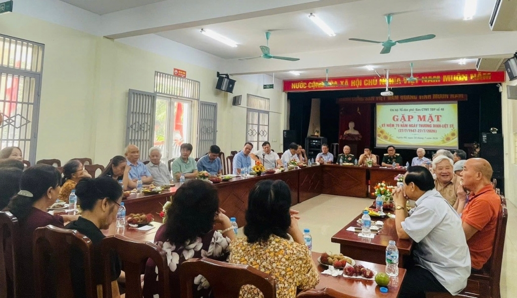 Hà Nội: Chi hội Cựu CAND Tổ 48 phường Nghĩa Đô gặp mặt và trao quà tri ân nhân ngày 27/7