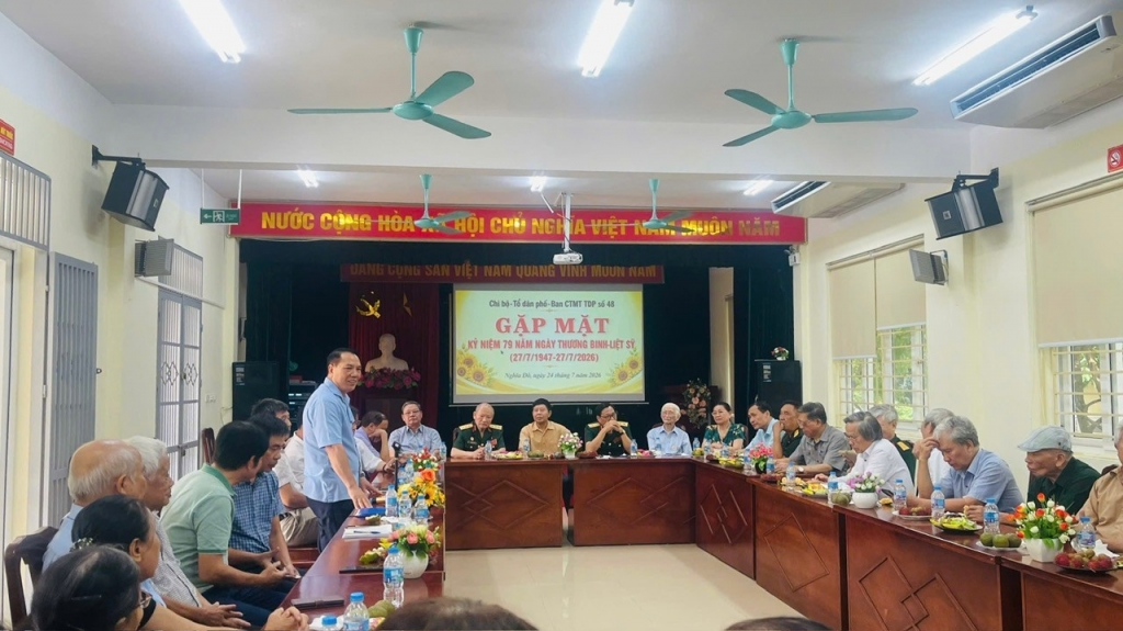 Hà Nội: Chi hội Cựu CAND Tổ 48 phường Nghĩa Đô gặp mặt và trao quà tri ân nhân ngày 27/7