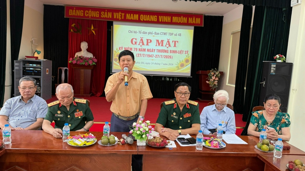 Hà Nội: Chi hội Cựu CAND Tổ 48 phường Nghĩa Đô gặp mặt và trao quà tri ân nhân ngày 27/7