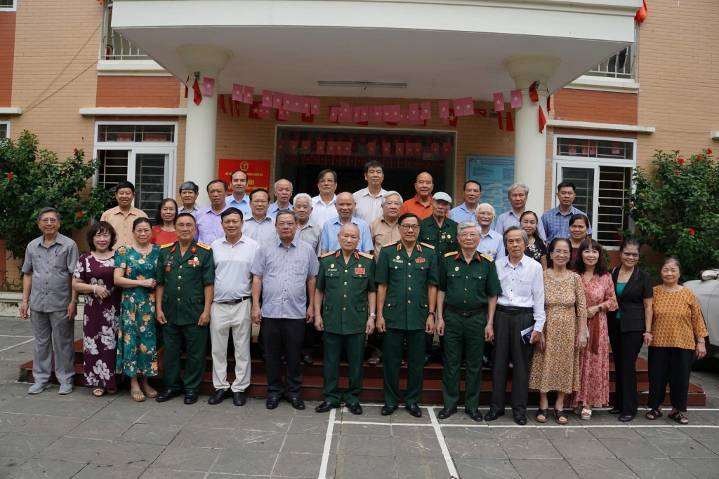 Hà Nội: Chi hội Cựu CAND Tổ 48 phường Nghĩa Đô gặp mặt và trao quà tri ân nhân ngày 27/7