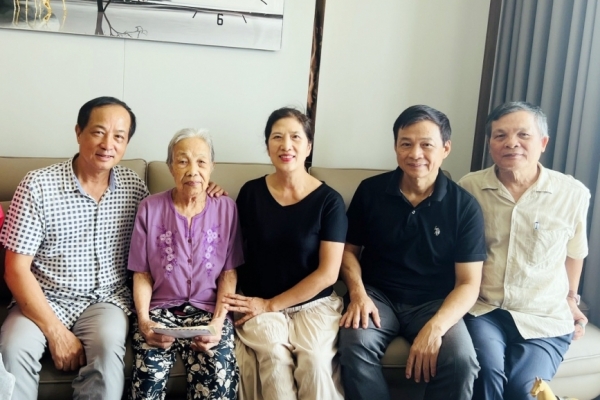 Những câu chuyện xúc động phía sau hành trình tri ân của Hội Cựu CAND phường Dương Nội, Hà Nội