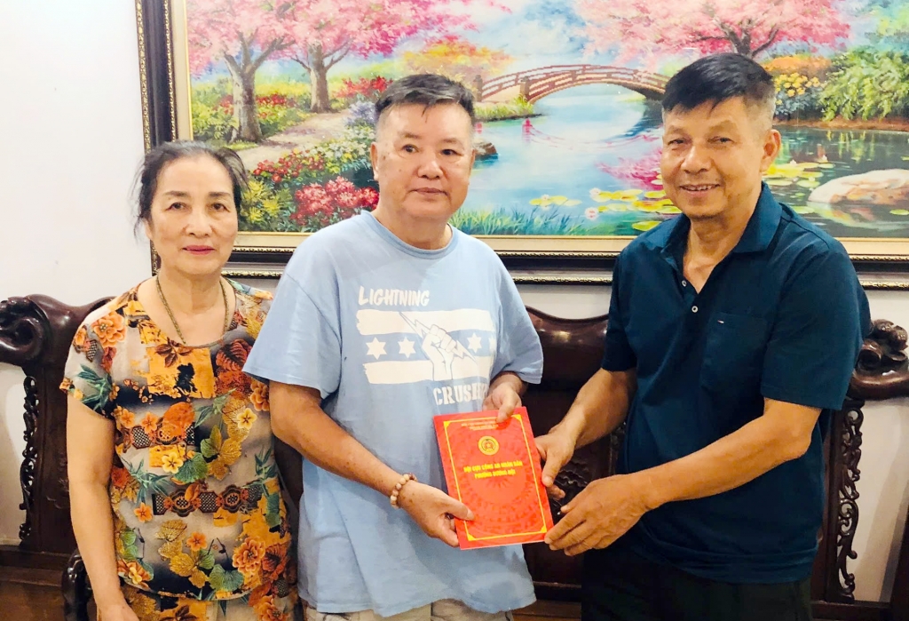 Những câu chuyện xúc động phía sau hành trình tri ân của Hội Cựu CAND phường Dương Nội, Hà Nội