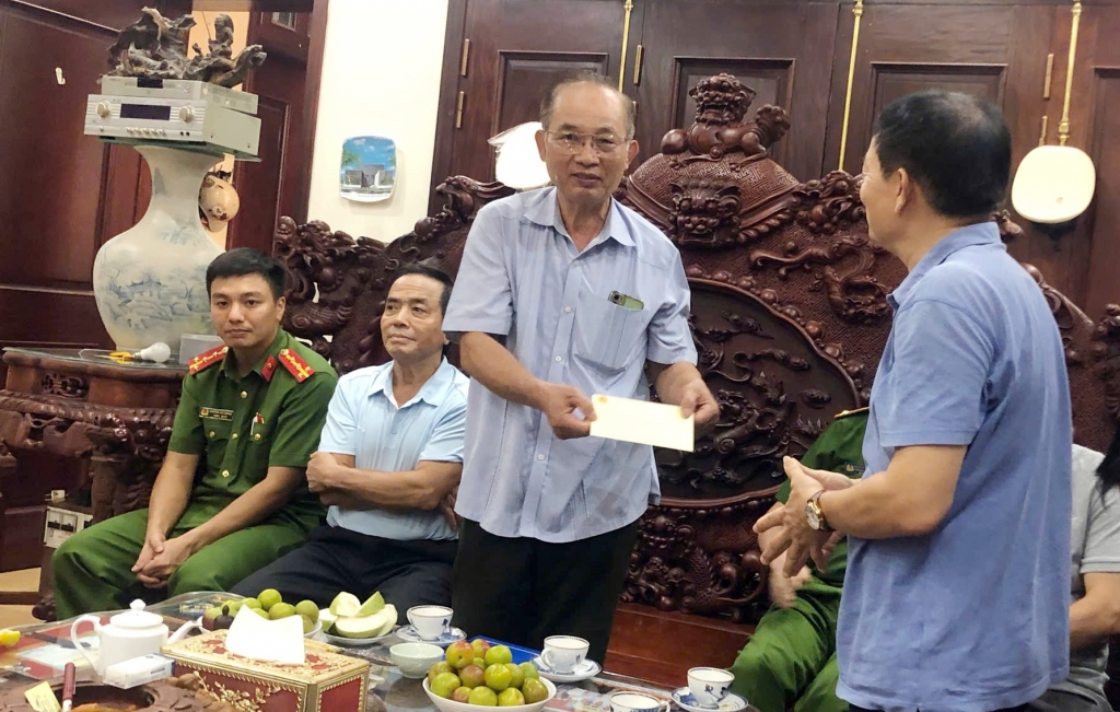 Những câu chuyện xúc động phía sau hành trình tri ân của Hội Cựu CAND phường Dương Nội, Hà Nội