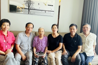Những câu chuyện xúc động phía sau hành trình tri ân của Hội Cựu CAND phường Dương Nội, Hà Nội