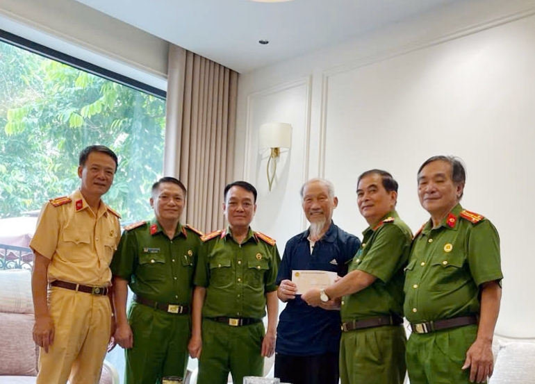 Hải Phòng: Hội Cựu CAND phường Hồng Bàng tri ân các thương binh, thân nhân liệt sĩ nhân ngày 27/7