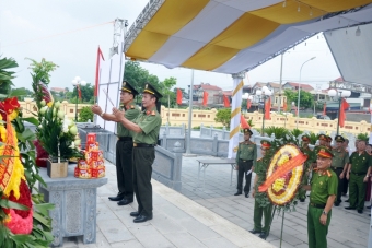 Hội Cựu CAND xã Nội Bài, TP. Hà Nội dâng hương tri ân các Anh hùng liệt sĩ