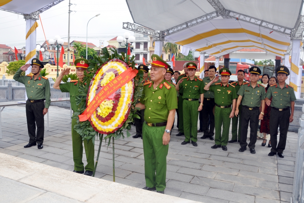 Hội Cựu CAND xã Nội Bài, TP. Hà Nội dâng hương tri ân các Anh hùng liệt sĩ