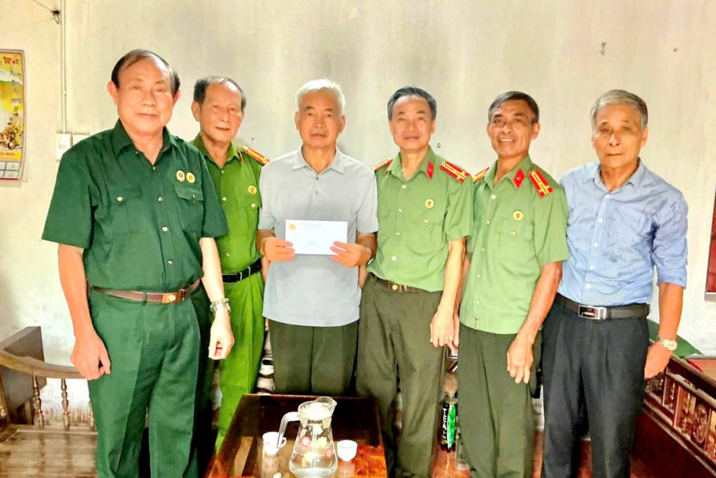 Ninh Bình: Hội Cựu CAND các xã, phường tổ chức nhiều hoạt động tri ân nhân kỷ niệm 79 năm Ngày Thương binh - Liệt sĩ