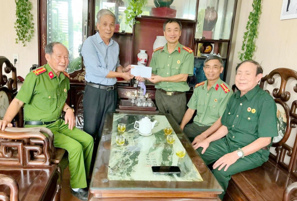 Ninh Bình: Hội Cựu CAND các xã, phường tổ chức nhiều hoạt động tri ân nhân kỷ niệm 79 năm Ngày Thương binh - Liệt sĩ