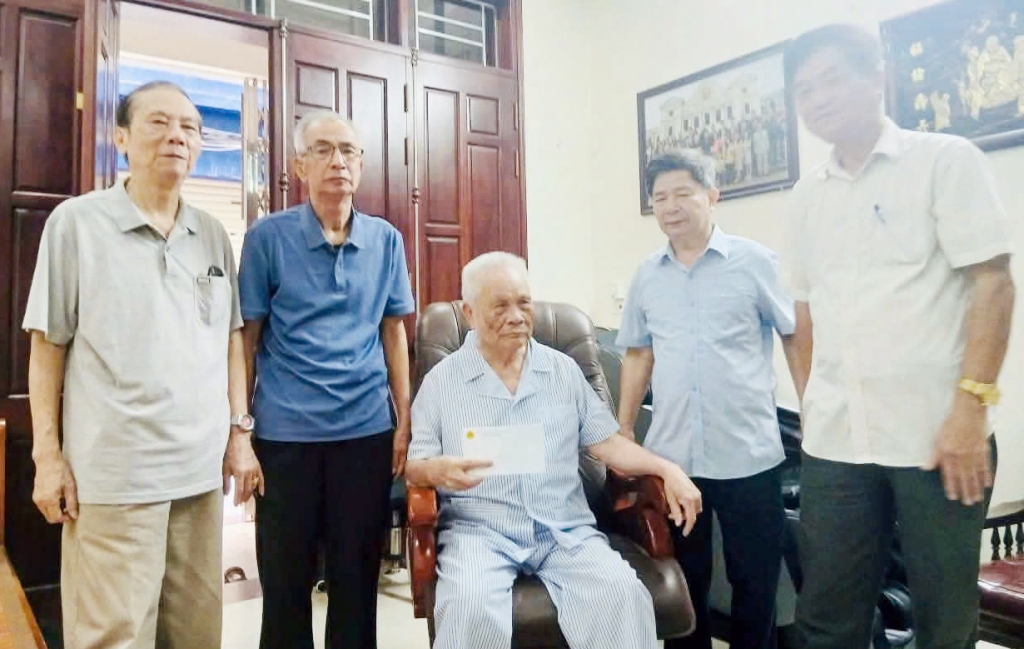 Ninh Bình: Hội Cựu CAND các xã, phường tổ chức nhiều hoạt động tri ân nhân kỷ niệm 79 năm Ngày Thương binh - Liệt sĩ