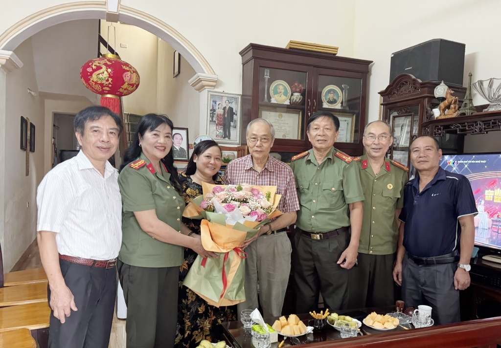 Ninh Bình: Hội Cựu CAND các xã, phường tổ chức nhiều hoạt động tri ân nhân kỷ niệm 79 năm Ngày Thương binh - Liệt sĩ