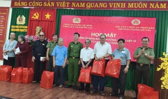 Trao quà tri ân thương binh, thân nhân liệt sĩ CAND tại phường Thạnh Mỹ Tây