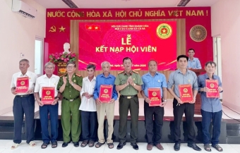 Khánh Hòa: Chi hội Cựu CAND xã Cà Ná kết nạp hội viên mới
