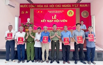 Khánh Hòa: Chi hội Cựu CAND xã Cà Ná kết nạp hội viên mới