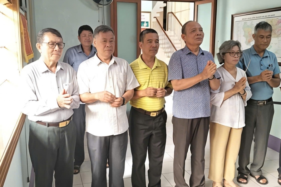 Hội Cựu CAND TP.HCM (Cụm 2) dâng hương tưởng niệm các Anh hùng, Liệt sĩ nhân ngày 27/7