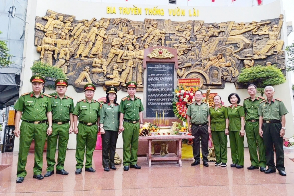 TP.HCM: Hội Cựu CAND phối hợp trao 700 phần quà tri ân thương binh, gia đình liệt sĩ