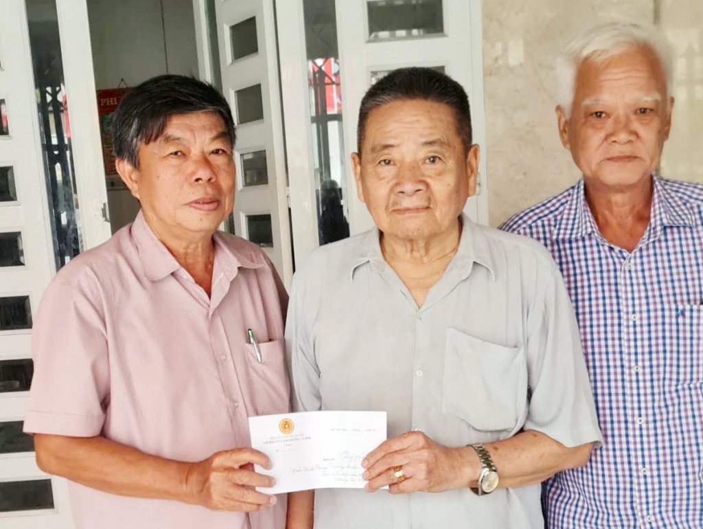 Cần Thơ: Chi hội Cựu CAND phường Cái Khế tri ân các gia đình chính sách nhân ngày 27/7