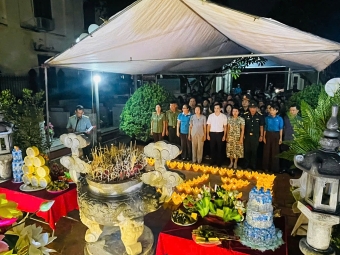 Hà Nội: Hội Cựu CAND phường Dương Nội thắp nến, dâng hương tri ân các Anh hùng liệt sĩ