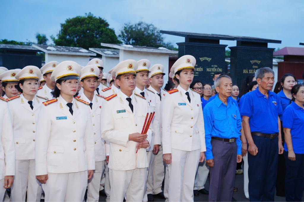 Tuổi trẻ Công an TP. Hồ Chí Minh tiếp nối truyền thống Uống nước nhớ nguồn