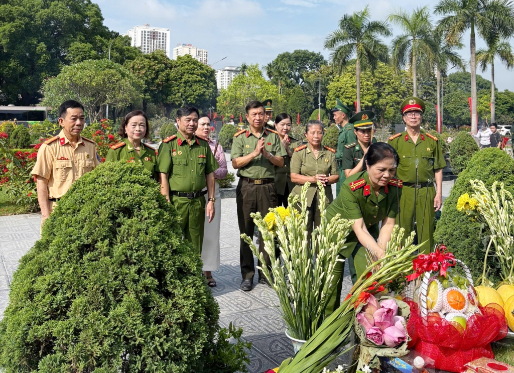 Hà Nội: Hội Cựu CAND phường Phú Diễn tổ chức chuỗi hoạt động tri ân Ngày Thương binh - Liệt sĩ