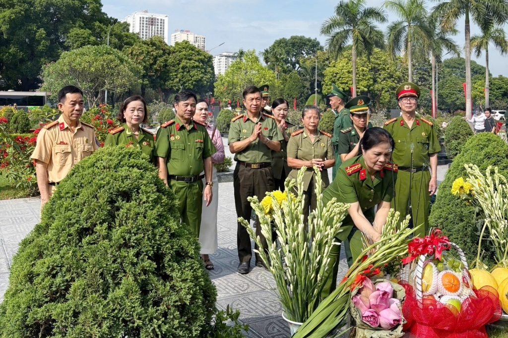 Hà Nội: Hội Cựu CAND phường Phú Diễn tổ chức chuỗi hoạt động tri ân Ngày Thương binh - Liệt sĩ