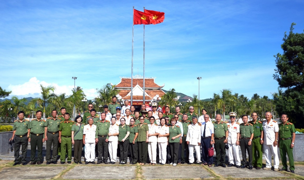 Hội Cựu CAND tỉnh Gia Lai thắp sáng truyền thống cách mạng