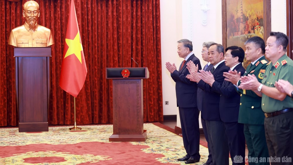Trao quyết định thăng cấp bậc hàm Thượng tướng đối với Thứ trưởng Đặng Hồng Đức