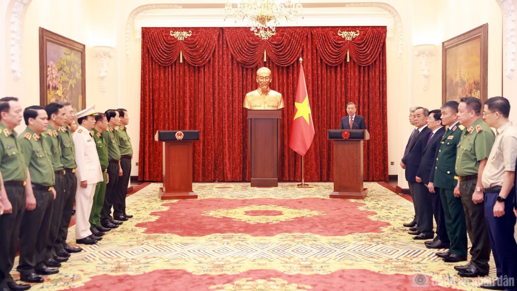 Trao quyết định thăng cấp bậc hàm Thượng tướng đối với Thứ trưởng Đặng Hồng Đức