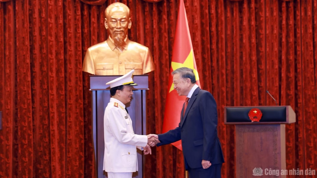 Trao quyết định thăng cấp bậc hàm Thượng tướng đối với Thứ trưởng Đặng Hồng Đức