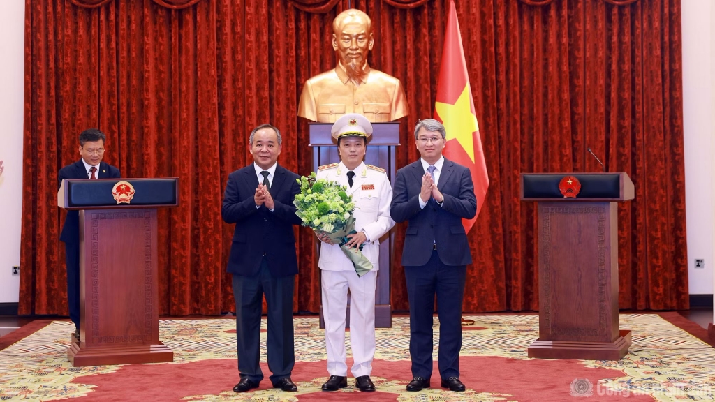Trao quyết định thăng cấp bậc hàm Thượng tướng đối với Thứ trưởng Đặng Hồng Đức