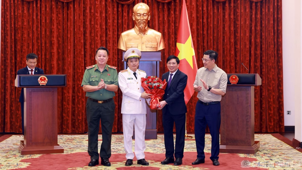 Trao quyết định thăng cấp bậc hàm Thượng tướng đối với Thứ trưởng Đặng Hồng Đức