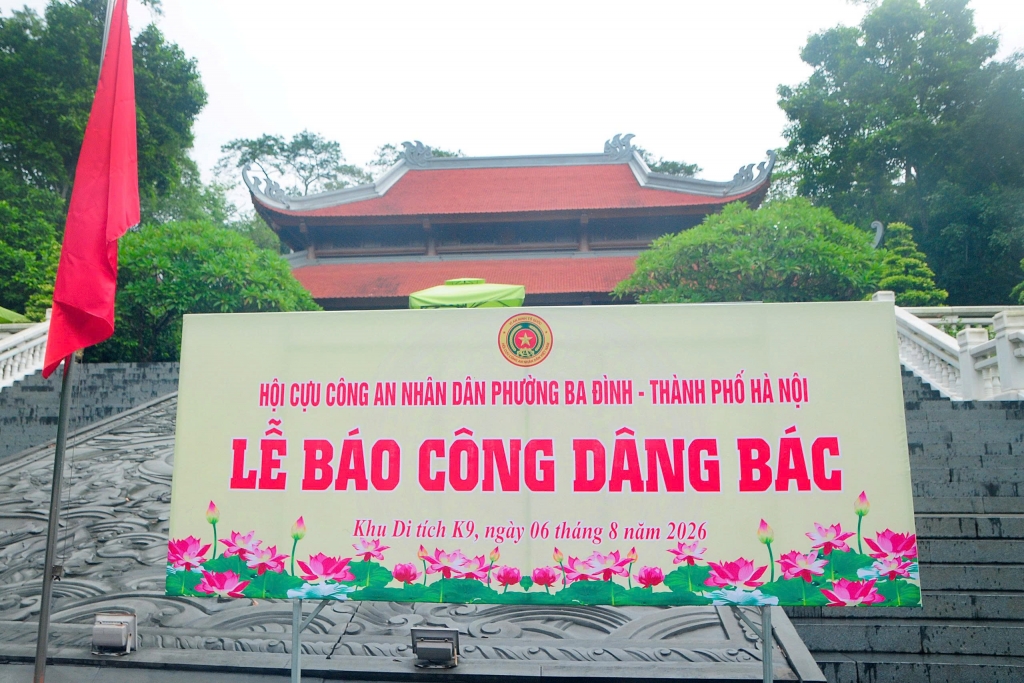Hội Cựu CAND phường Ba Đình: Bồi đắp truyền thống, thắm thiết nghĩa tình đồng đội qua chuyến đi về nguồn