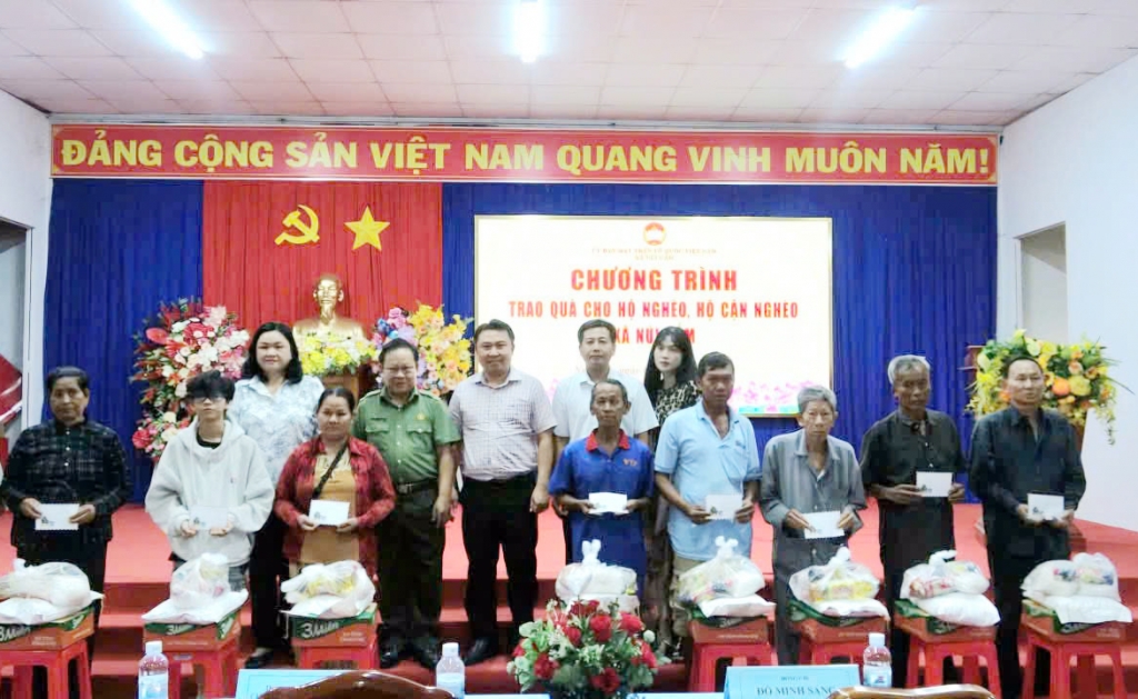 Hội Cựu CAND phường Chánh Hưng, TP.HCM lan tỏa nghĩa tình đến xã Núi Cấm