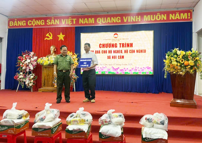 Hội Cựu CAND phường Chánh Hưng, TP.HCM lan tỏa nghĩa tình đến xã Núi Cấm