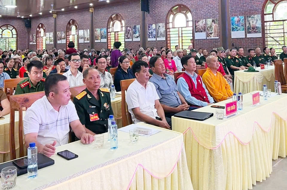 Tiếng chuông chùa Bình Sơn và lời nguyện bình an cho những mầm sống vươn lên từ gian khó