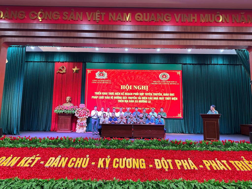 Sơn La: Mường La triển khai kế hoạch phối hợp tuyên truyền bảo vệ đường dây truyền tải điện