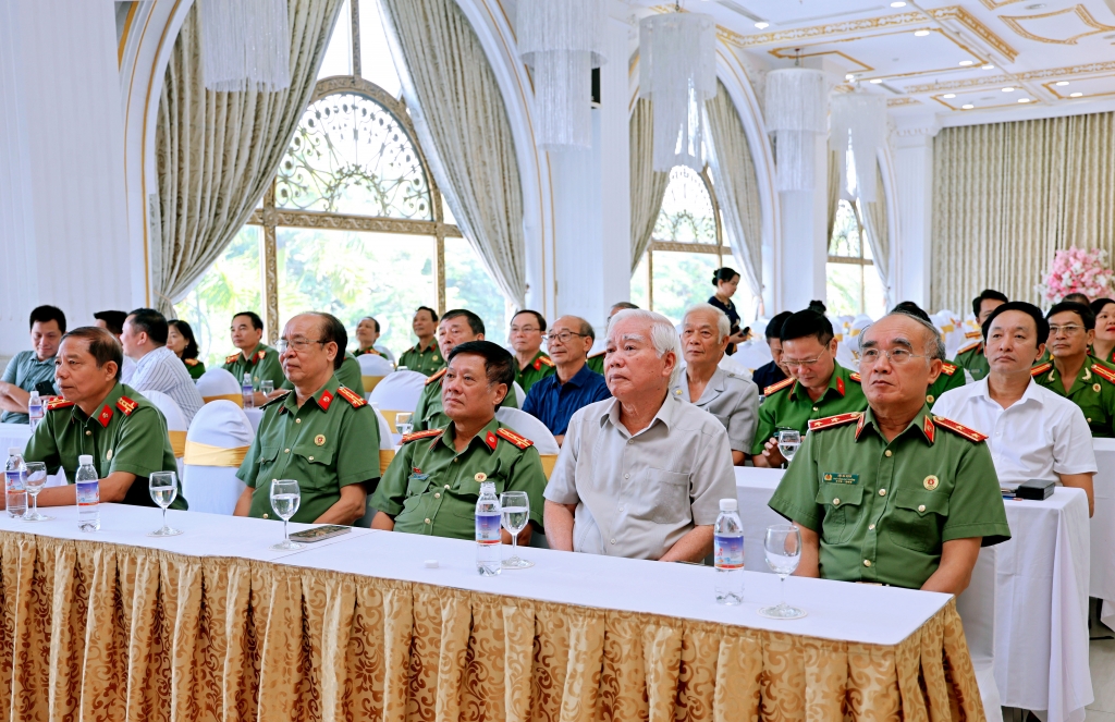 Ra mắt Câu lạc bộ Văn nghệ Hội Cựu CAND tỉnh Ninh Bình